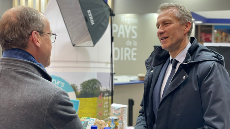 Guillaume Garot, Dominique Deniaud et Jean-Louis Belliard à la rencontre des ambassadeurs de notre région Pays-de-la-Loire au Salon de l'Agriculture 2022